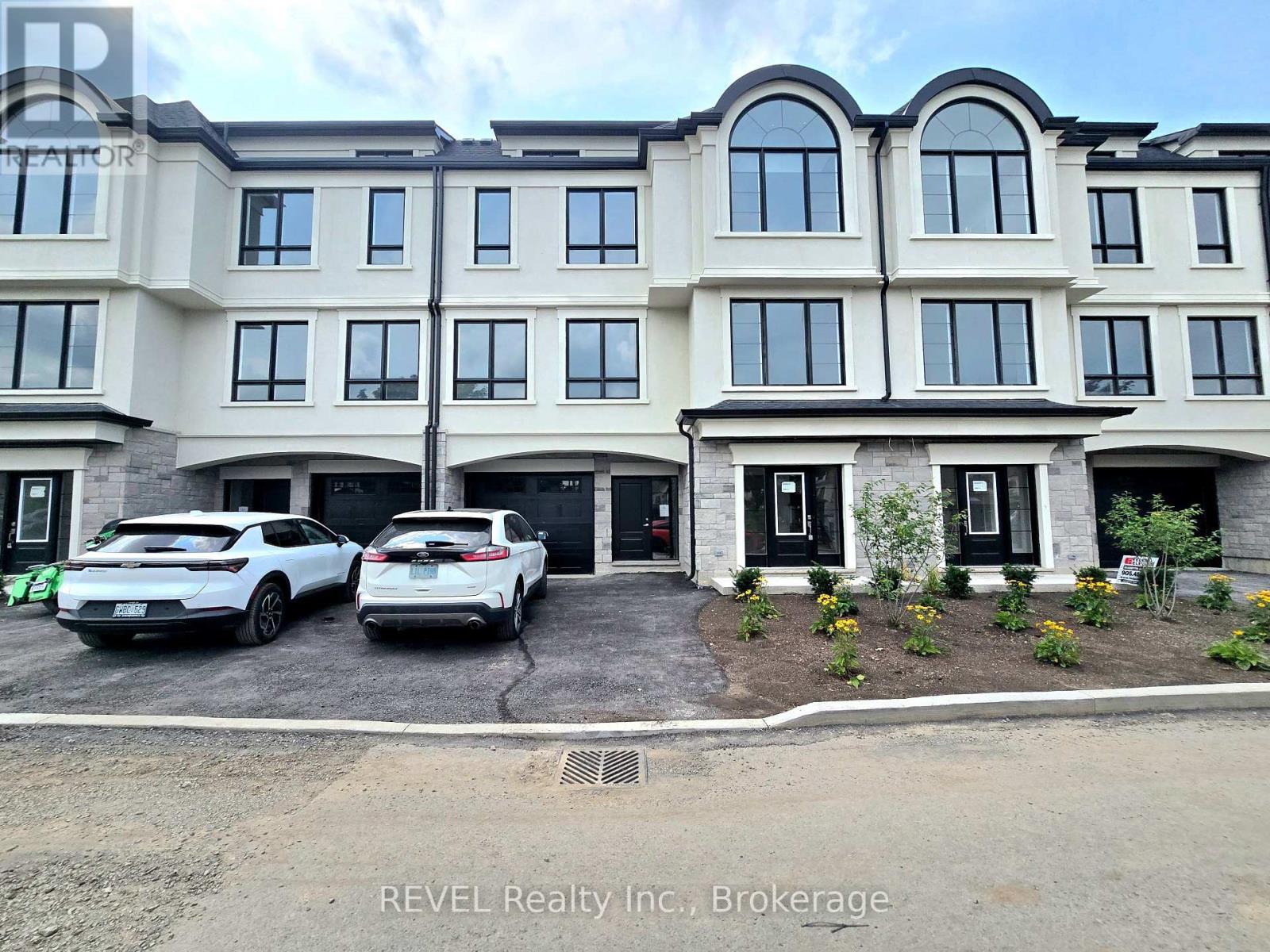 2 - 15 LAKE STREET, Grimsby, Ontario