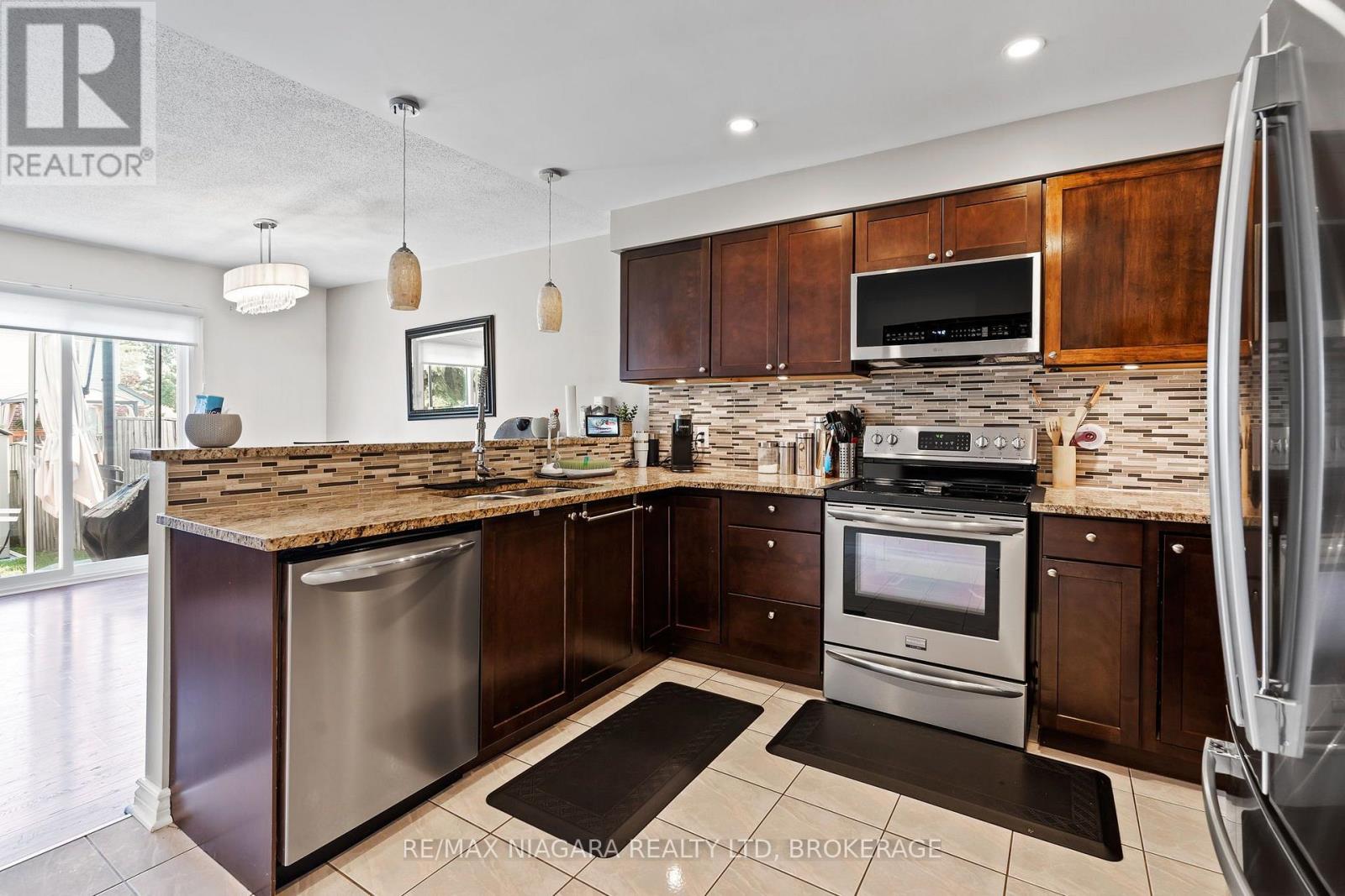 17 Jackson Court W, Welland, Ontario  L3C 7G2 - Photo 6 - X13622662