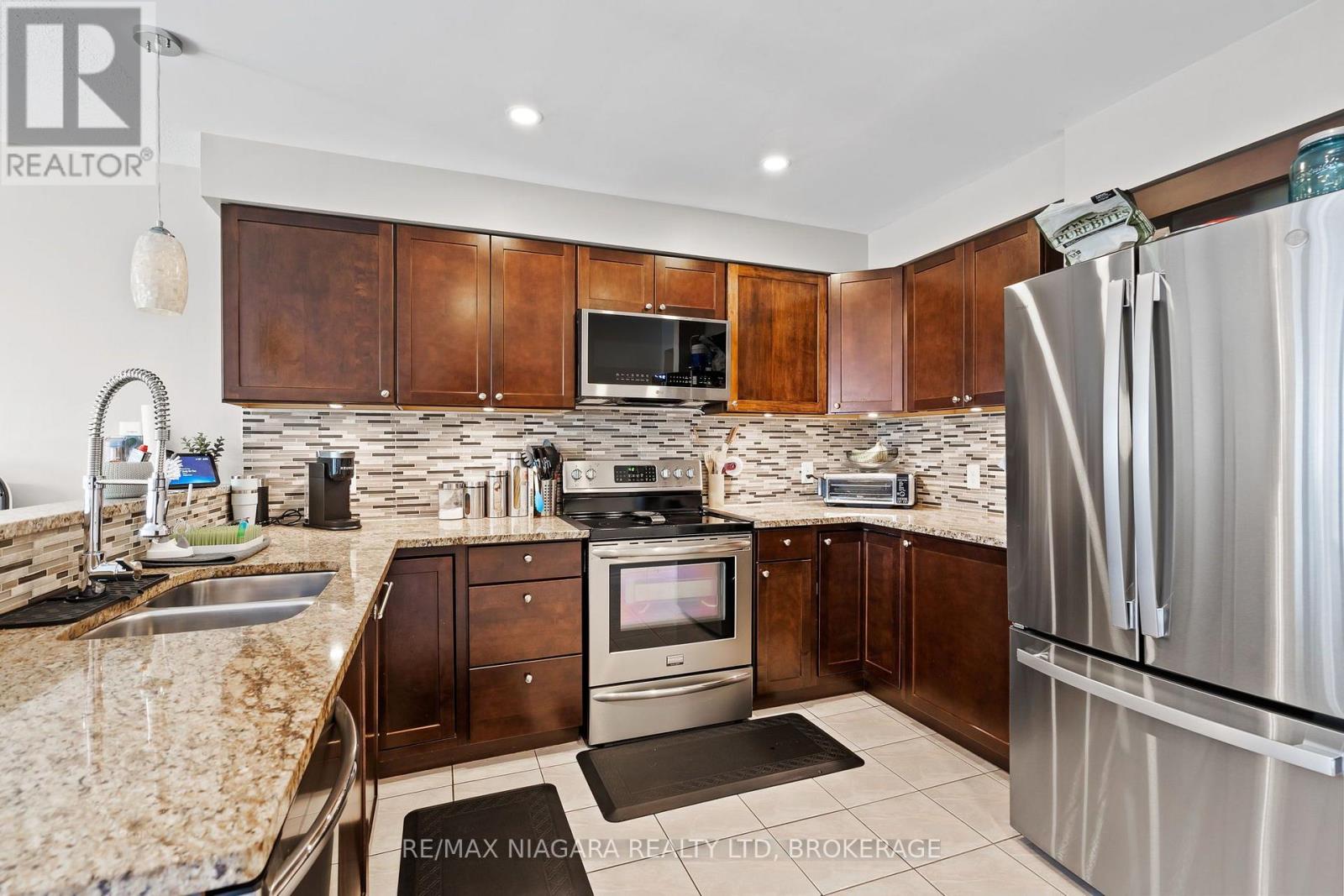17 Jackson Court W, Welland, Ontario  L3C 7G2 - Photo 7 - X13622662