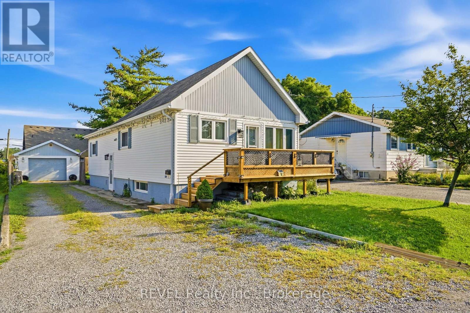 9 Cambridge Avenue, St. Catharines, Ontario  L2P 1W6 - Photo 2 - X13622976