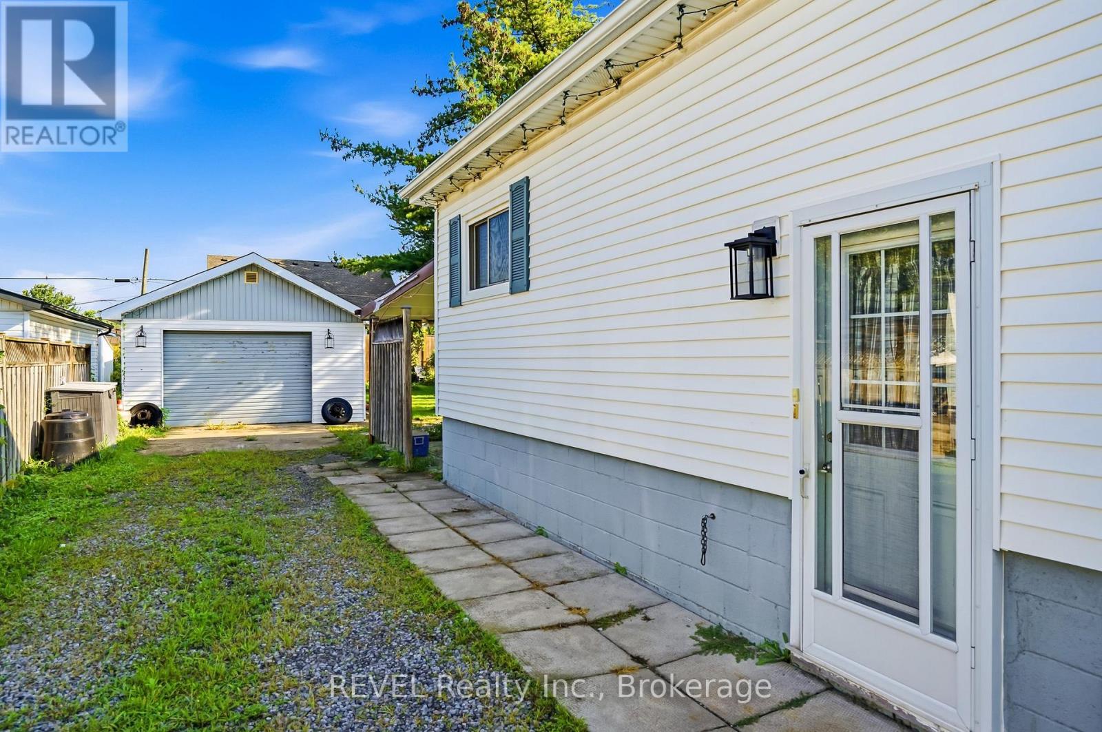 9 Cambridge Avenue, St. Catharines, Ontario  L2P 1W6 - Photo 4 - X13622976