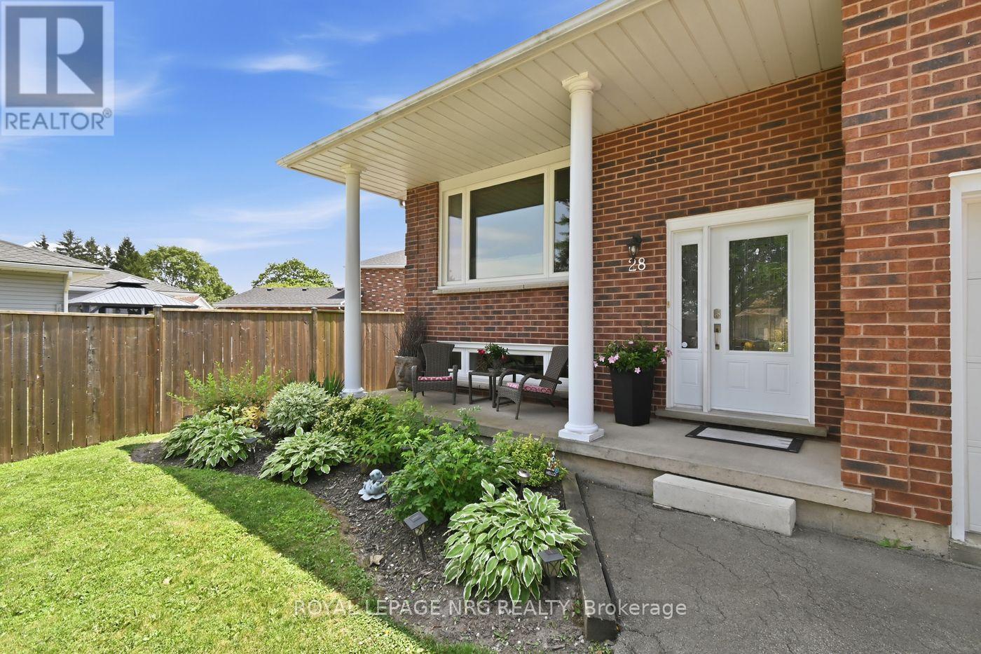 28 Rollins Drive, Welland, Ontario  L3C 6Z8 - Photo 2 - X13623984