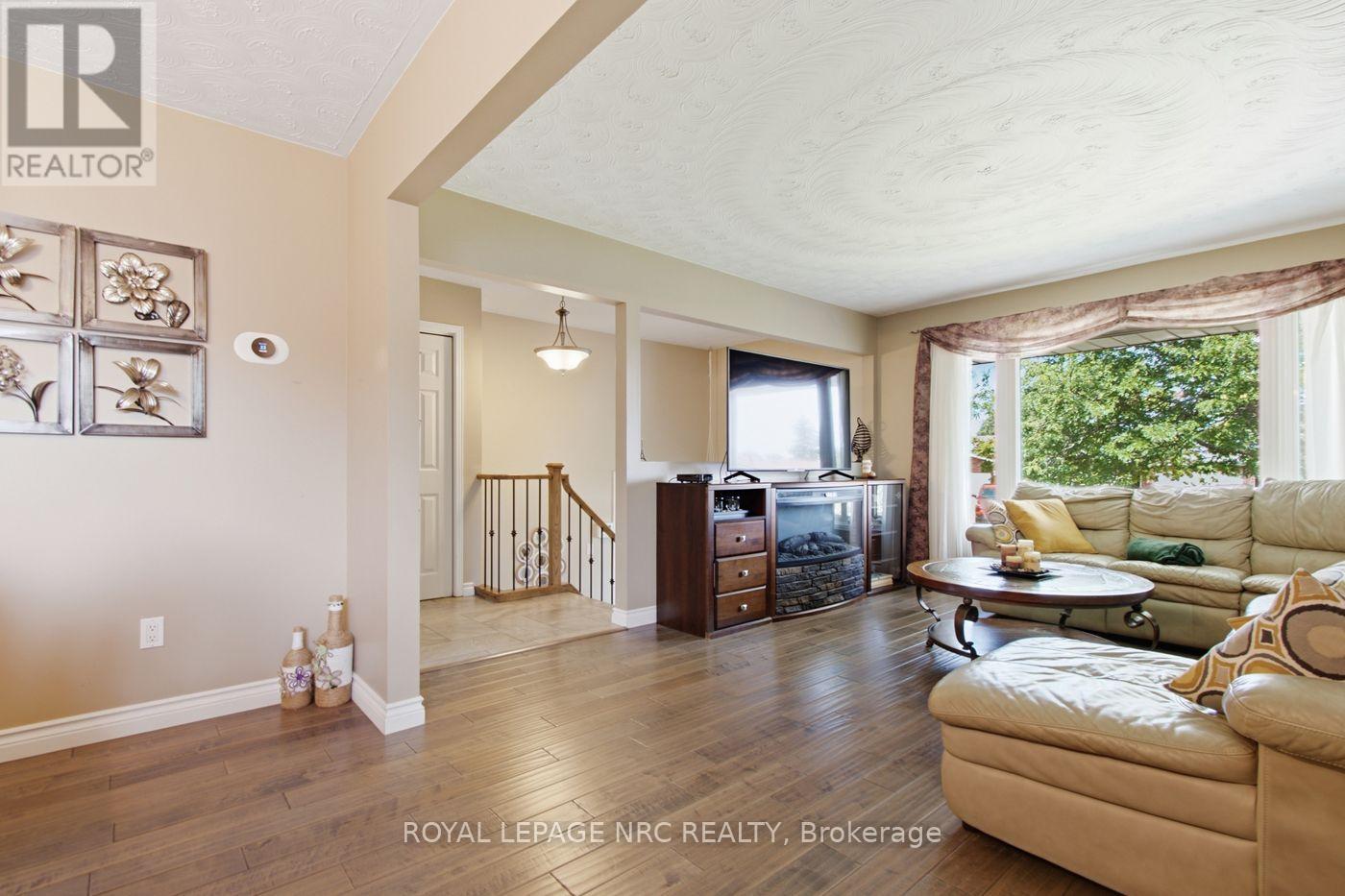 28 Rollins Drive, Welland, Ontario  L3C 6Z8 - Photo 4 - X13623984