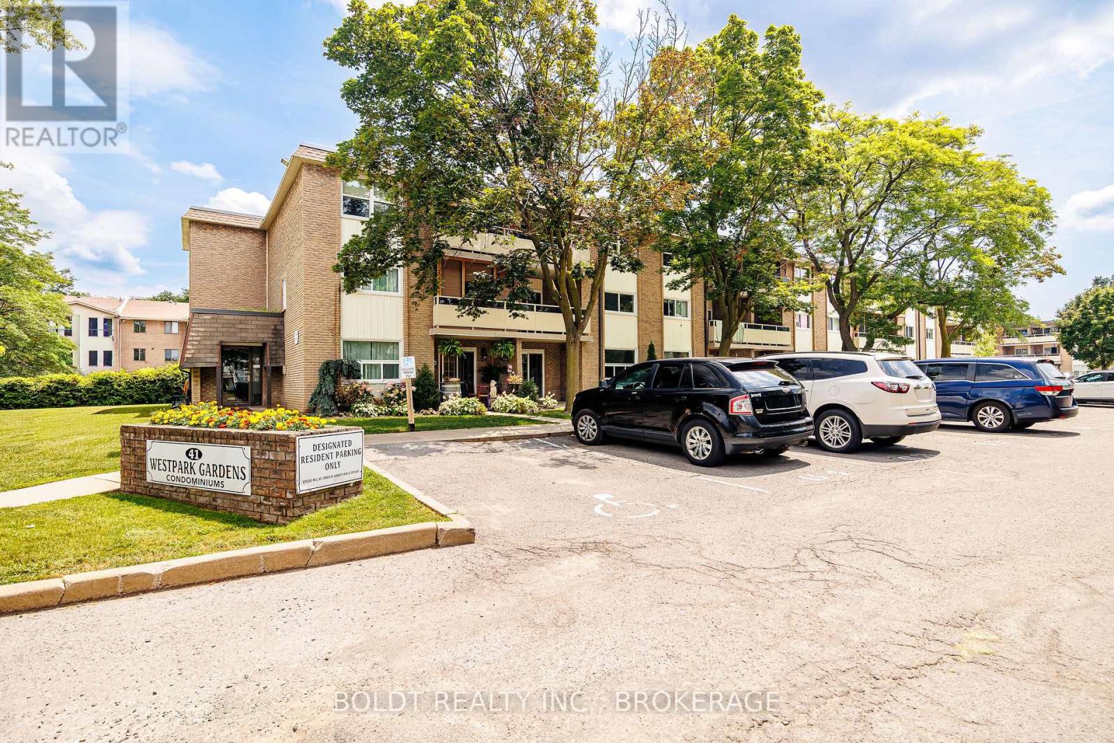 209 - 41 Rykert Street, St. Catharines, Ontario  L2S 3A4 - Photo 2 - X13624058