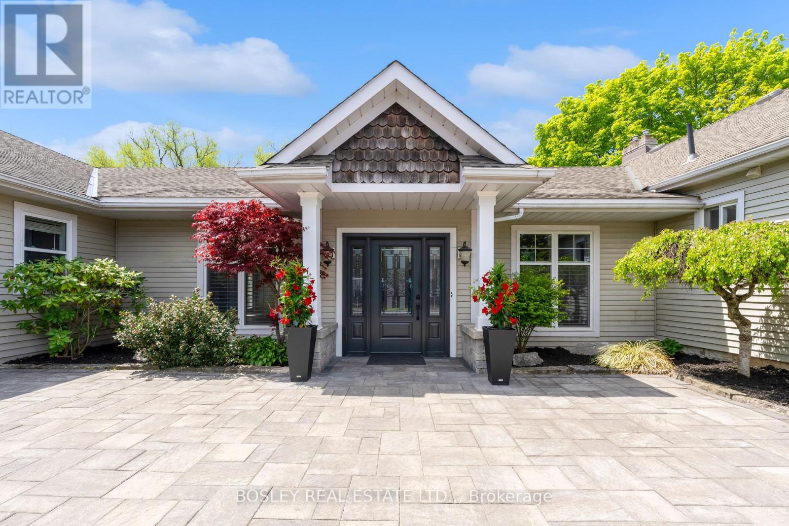 166 LAKESHORE ROAD, St. Catharines, Ontario