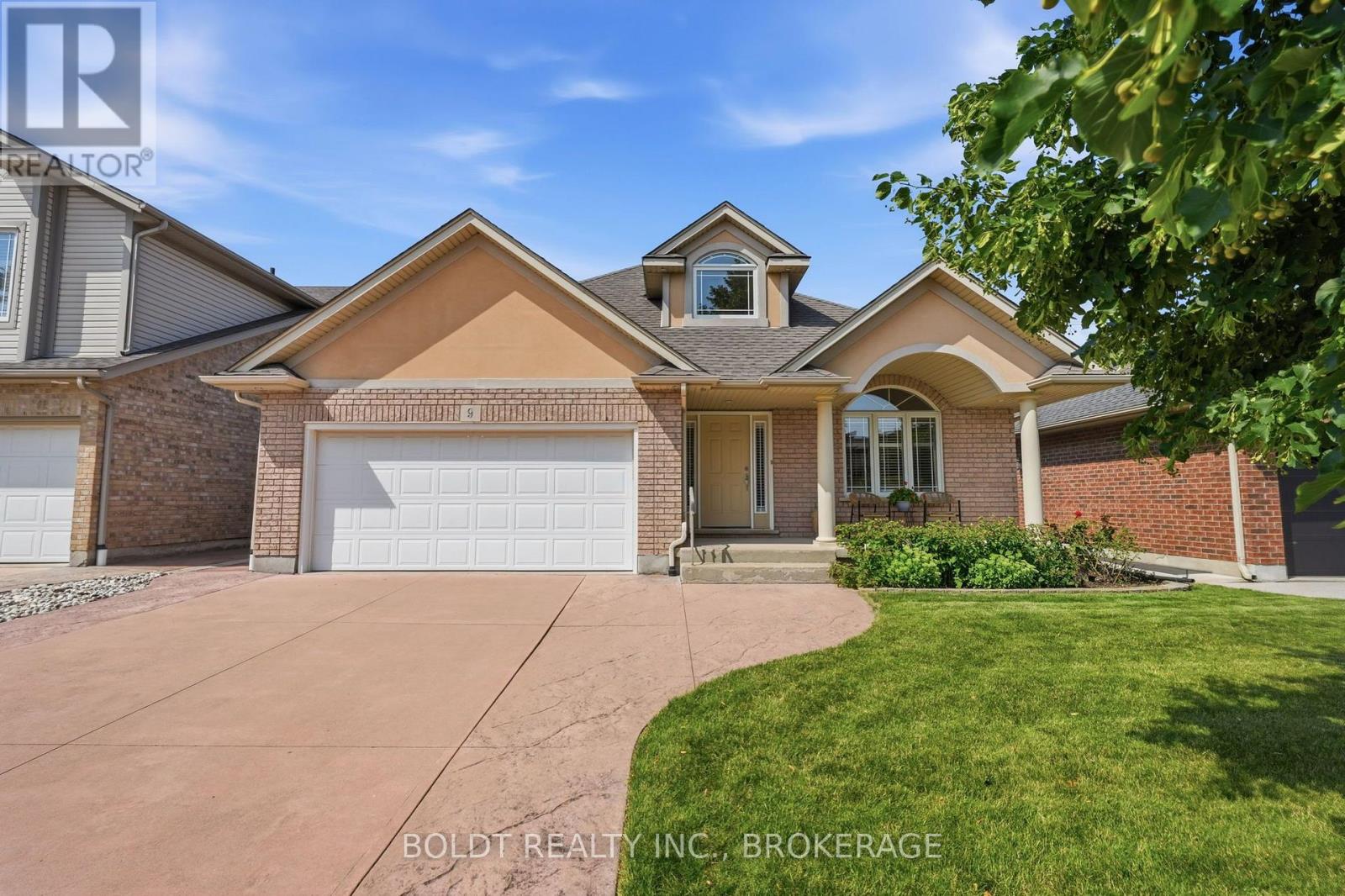 9 NICHOLAS DRIVE, St. Catharines, Ontario