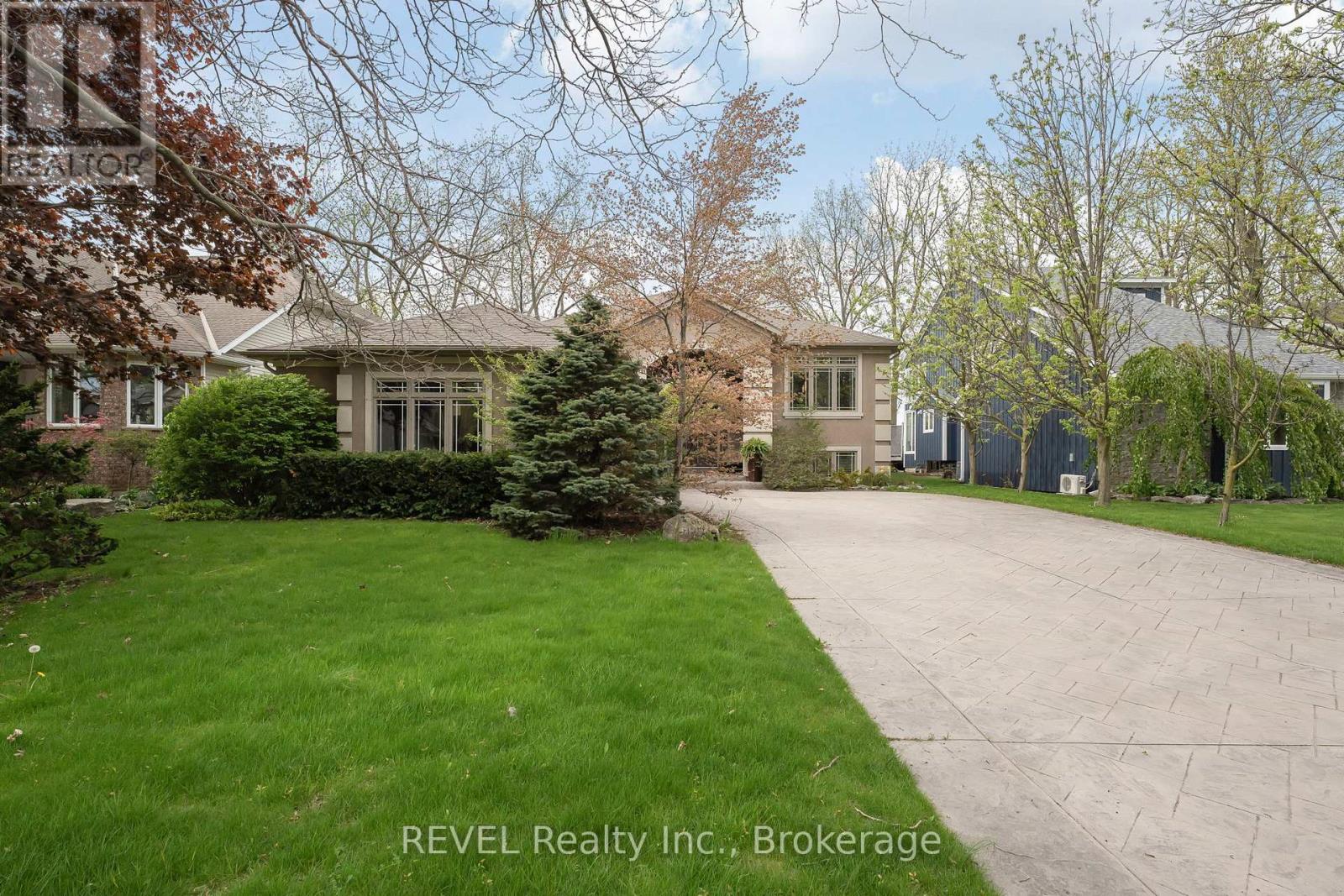 661 Clarence Street, Port Colborne, Ontario  L3K 6B8 - Photo 2 - X13625352
