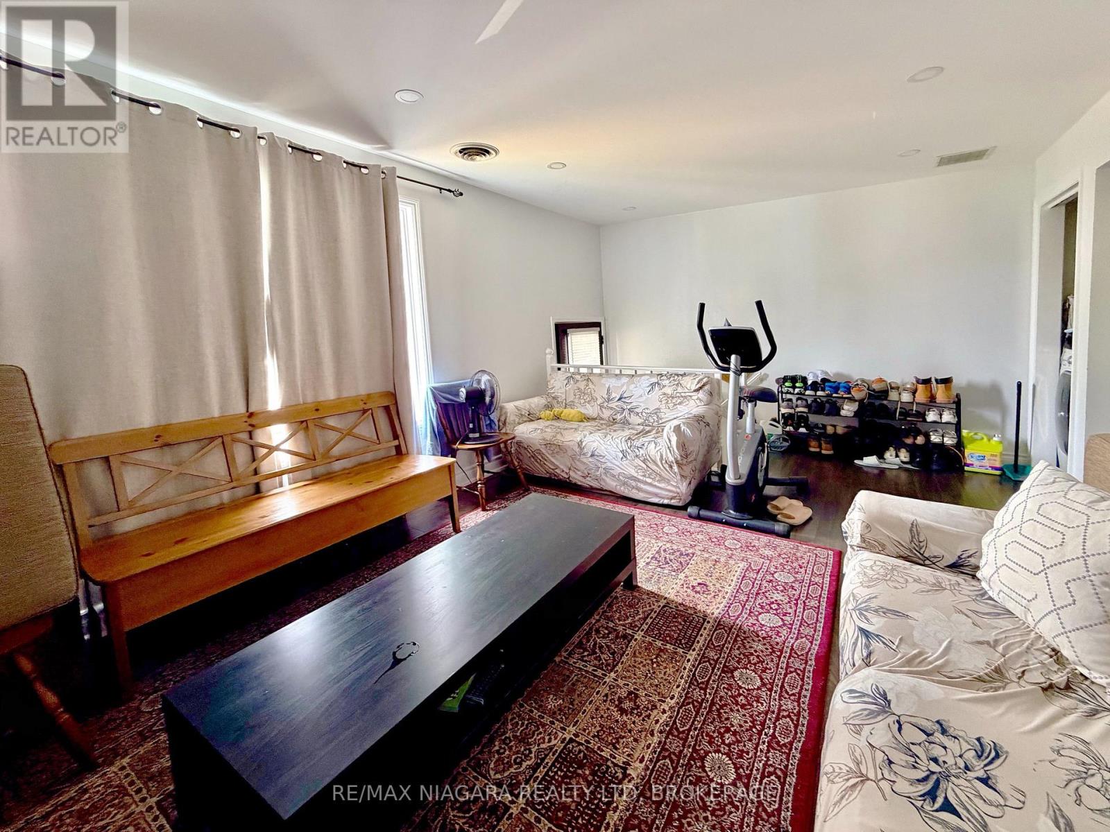 Upper - 6475 Taylor Street, Niagara Falls, Ontario  L2G 2E9 - Photo 4 - X13627998