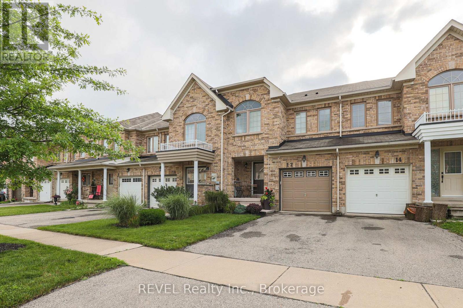 12 COLONEL LYALL STREET, St. Catharines, Ontario