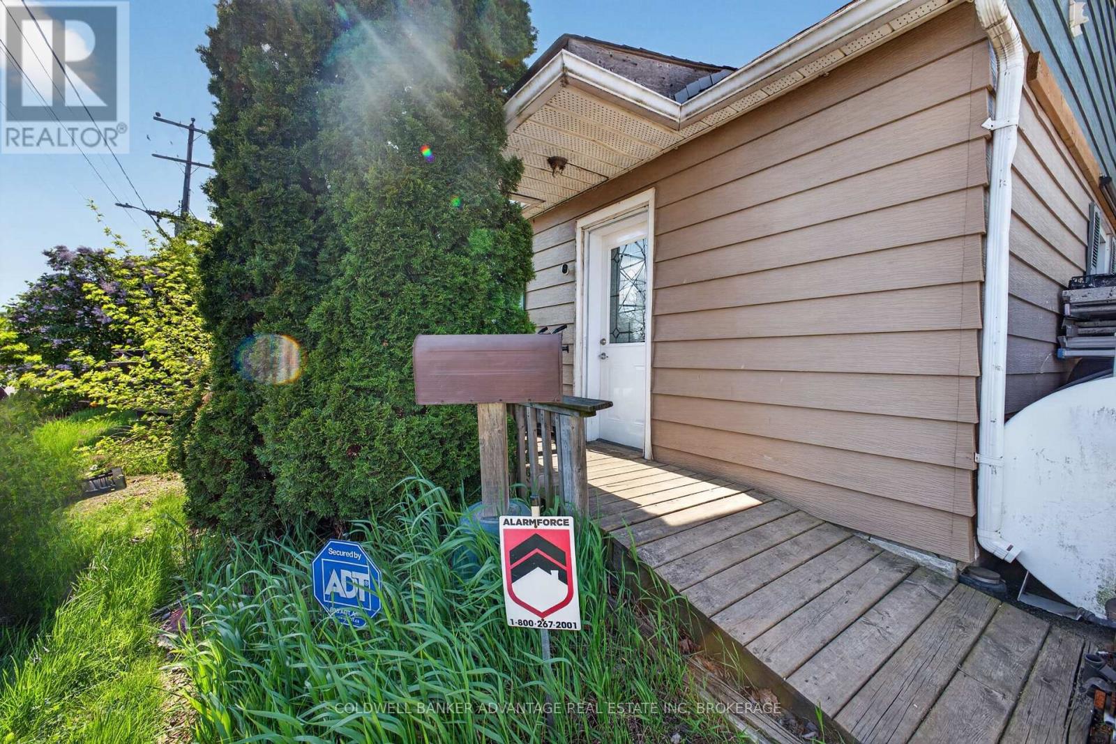 614 Waterloo Street, Hamilton, Ontario  L8H 6V5 - Photo 2 - X13629620