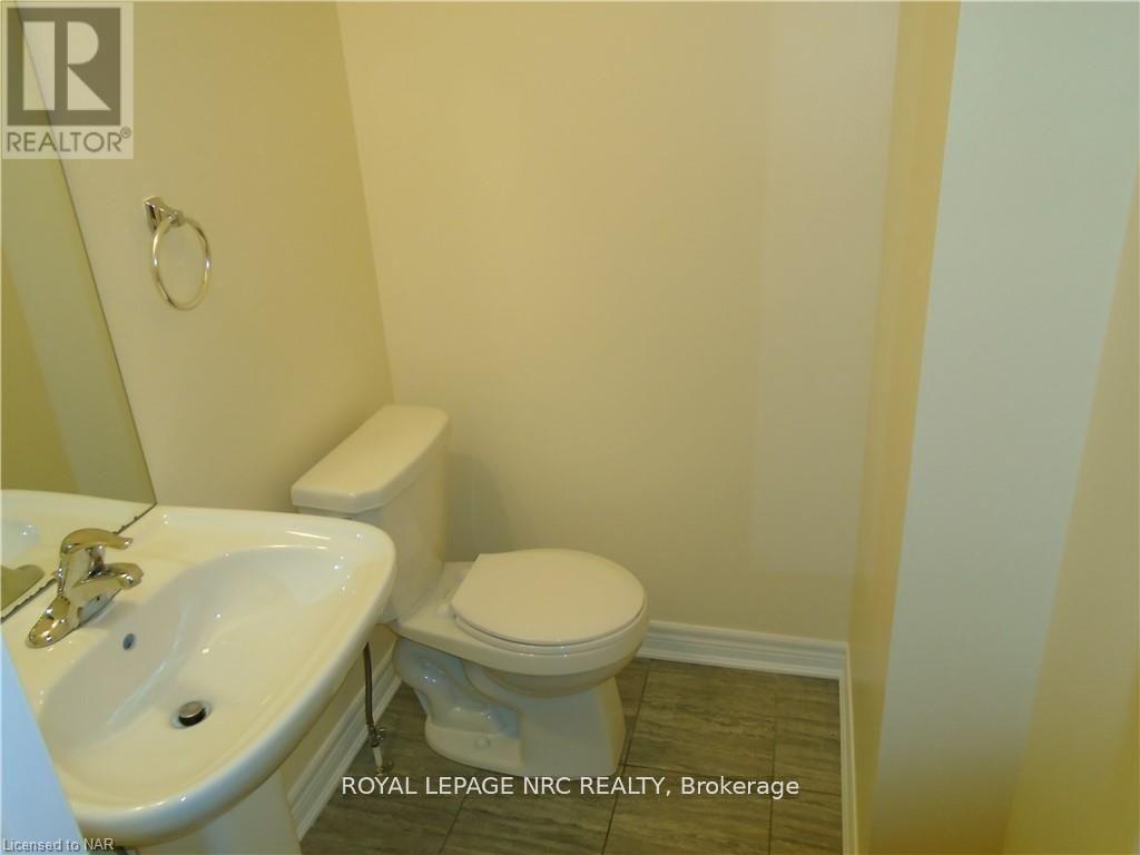 37 Sparkle Drive, Thorold, Ontario  L2V 0H2 - Photo 4 - X13630046
