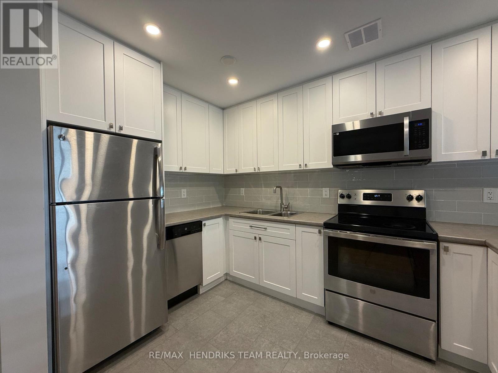 203 - 33 Leaside Drive, St. Catharines, Ontario  L2M 4G2 - Photo 3 - X13635422