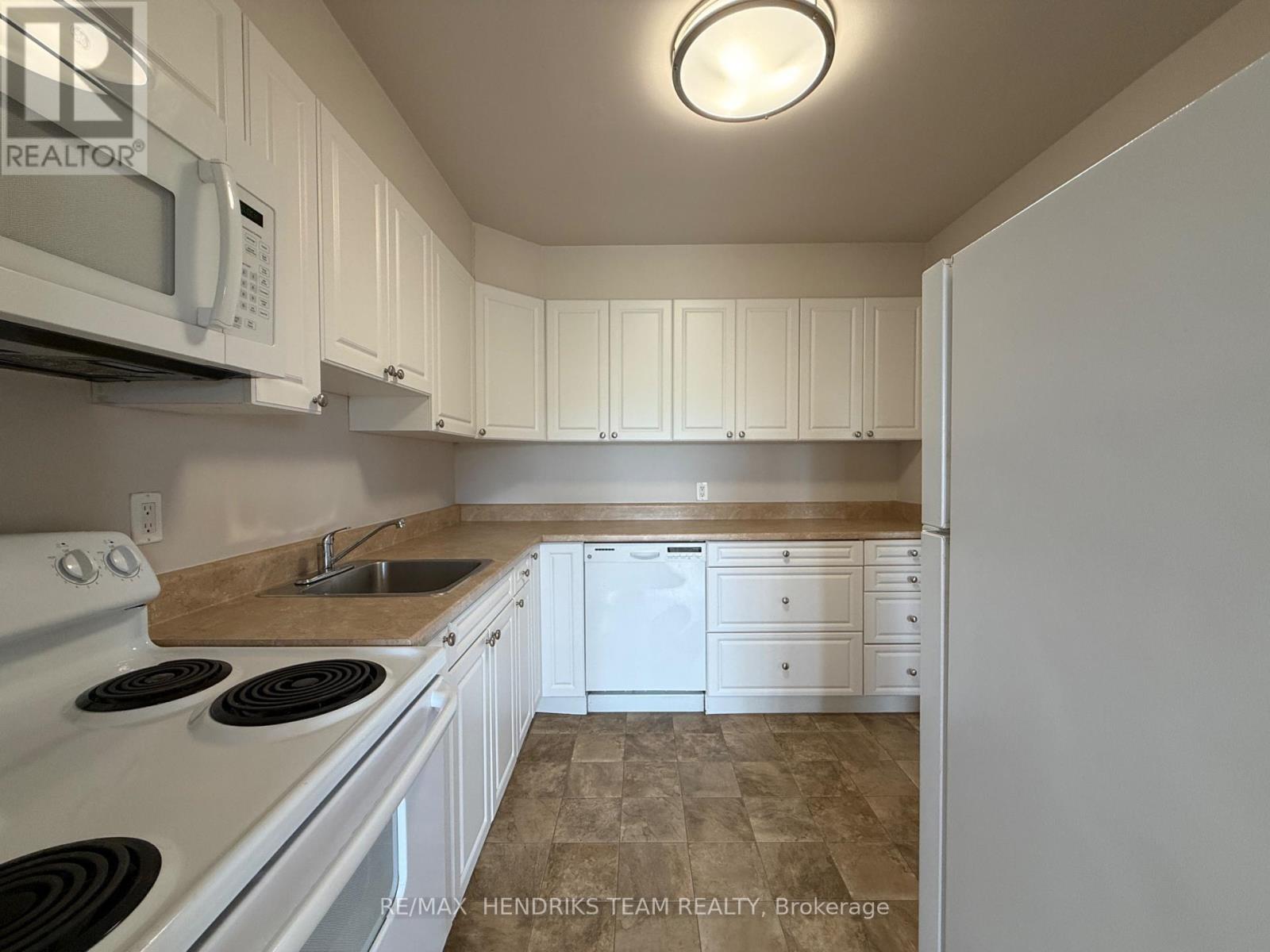 809 - 60 Windward Street, St. Catharines, Ontario  L2M 4H2 - Photo 3 - X13635450