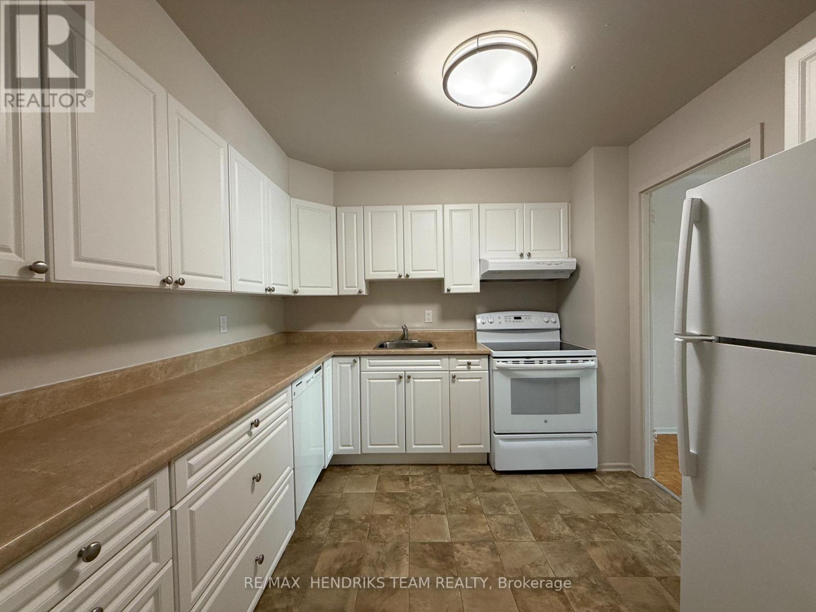 201 - 39 Leaside Drive, St. Catharines, Ontario  L2M 4G2 - Photo 2 - X13635474