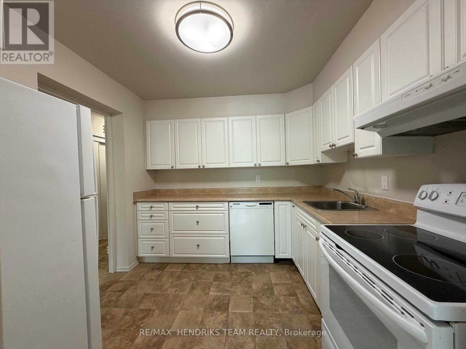 201 - 39 Leaside Drive, St. Catharines, Ontario  L2M 4G2 - Photo 3 - X13635474