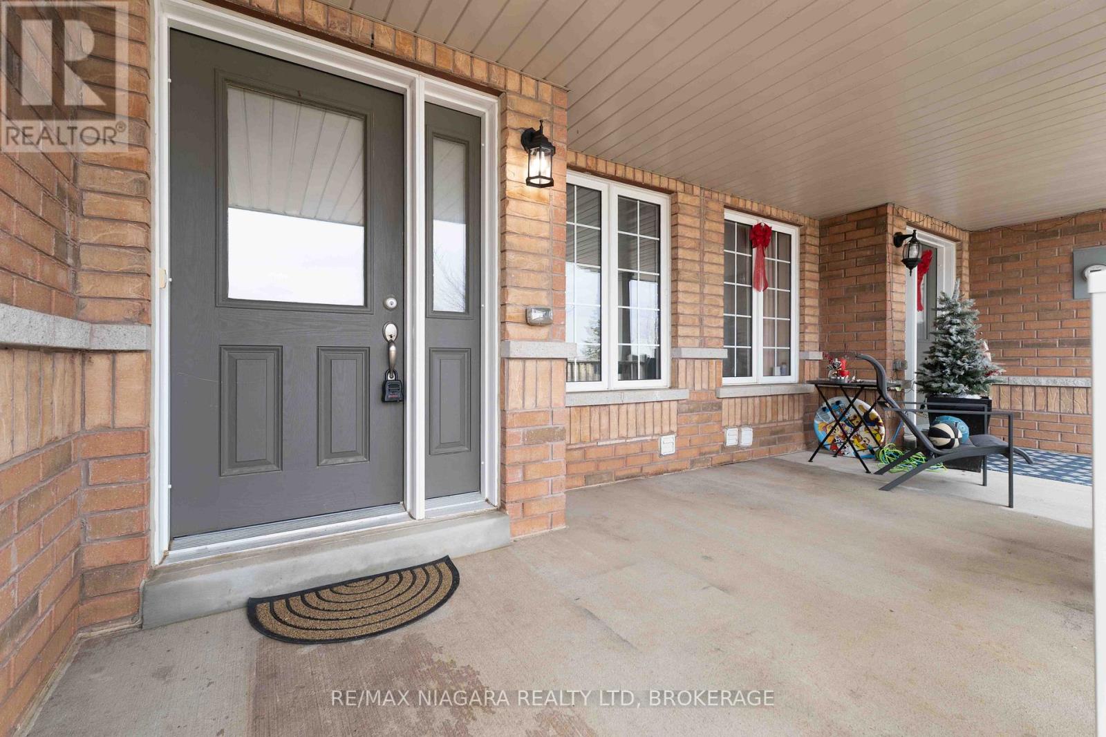 48 Juneberry Road, Thorold, Ontario  L2V 5G5 - Photo 2 - X13635698