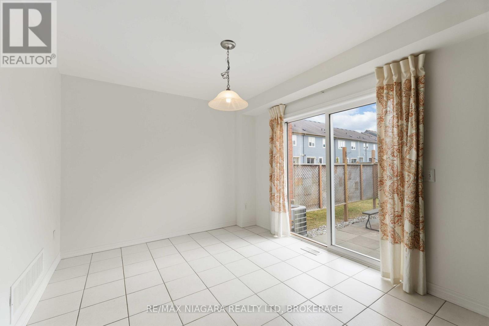 48 Juneberry Road, Thorold, Ontario  L2V 5G5 - Photo 6 - X13635698