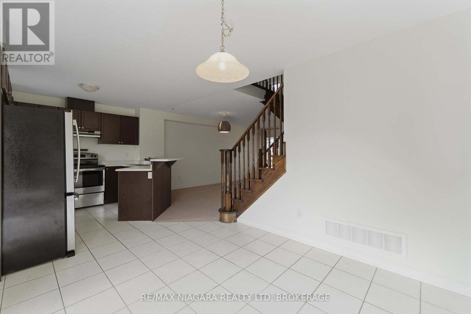 48 Juneberry Road, Thorold, Ontario  L2V 5G5 - Photo 8 - X13635698