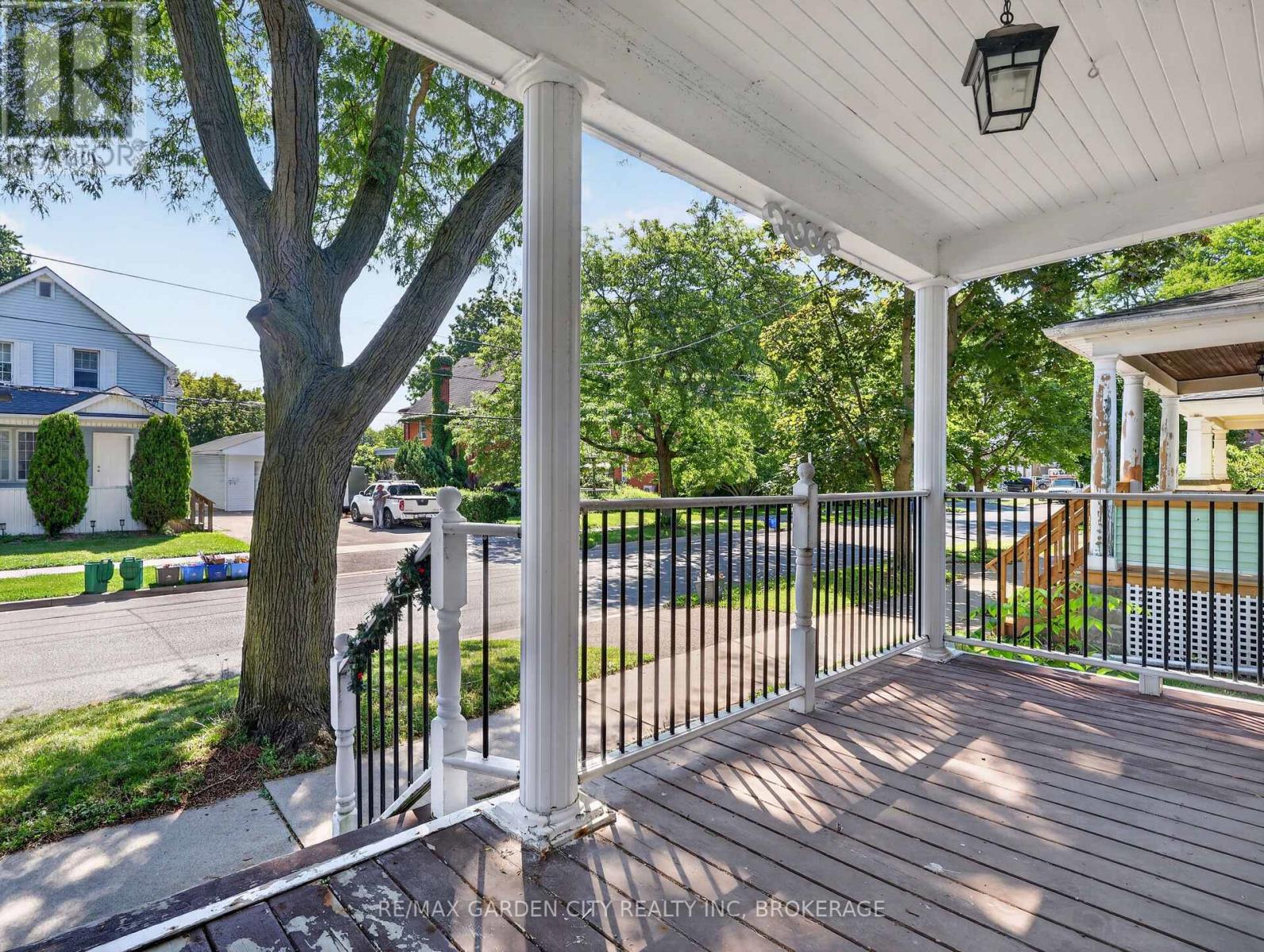 15 Catherine Street, St. Catharines, Ontario  L2R 5E4 - Photo 3 - X13636770