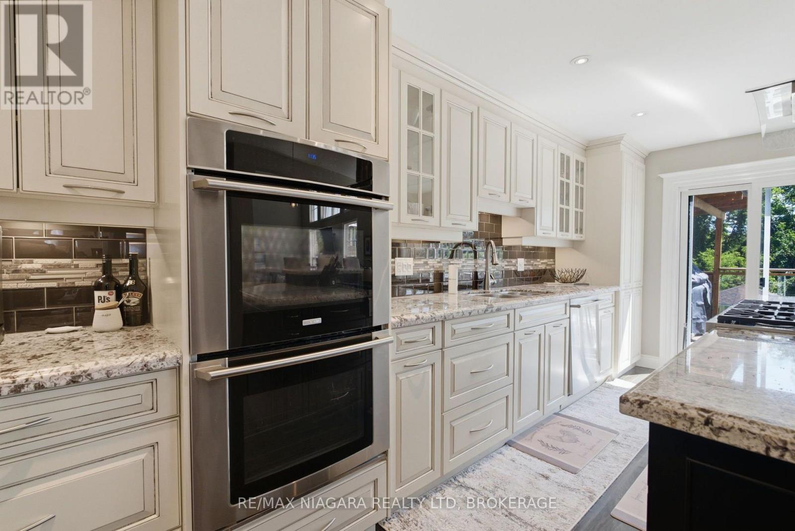 81 Gartshore Drive, Whitby, Ontario  L1P 1N5 - Photo 6 - E13637116