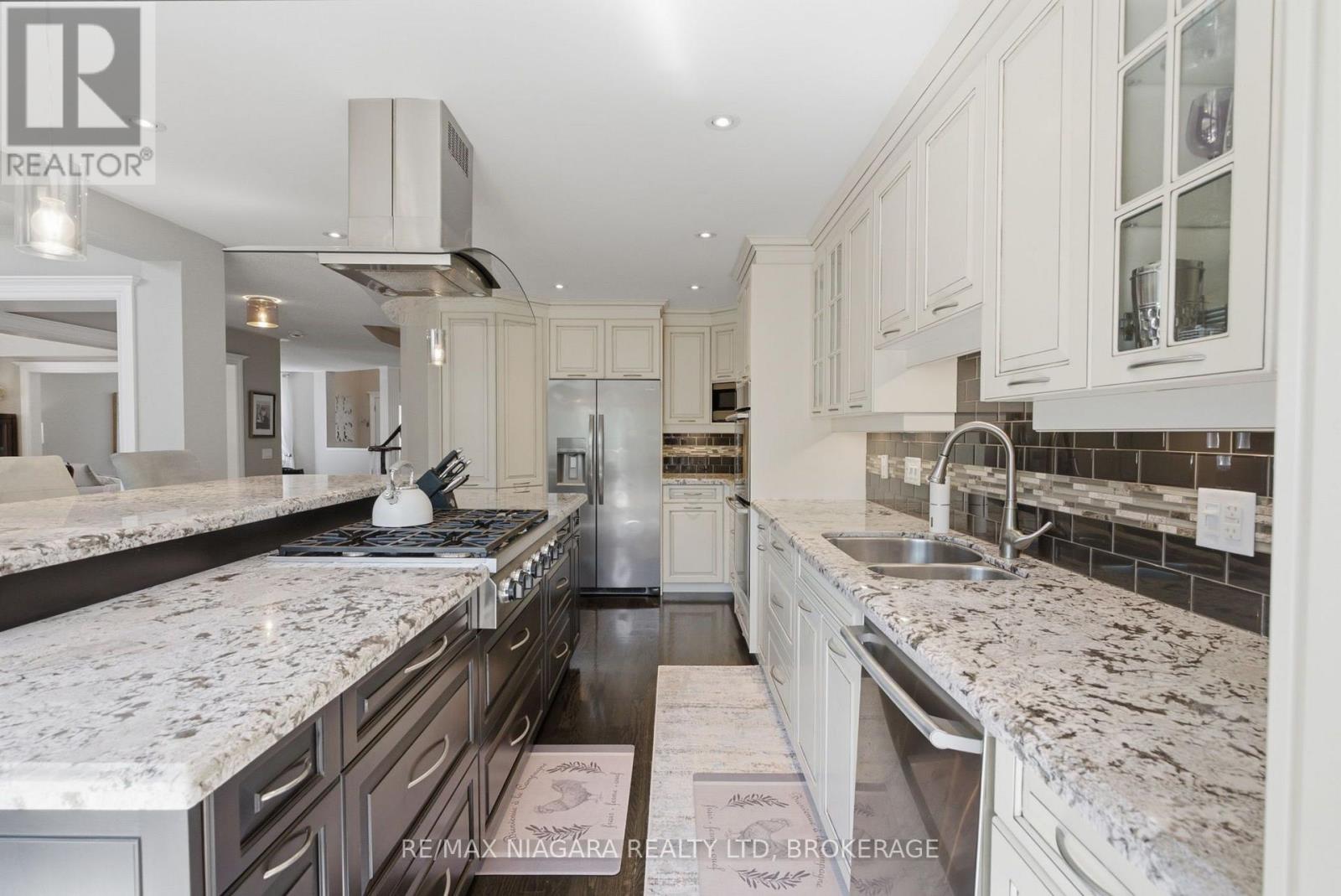 81 Gartshore Drive, Whitby, Ontario  L1P 1N5 - Photo 9 - E13637116