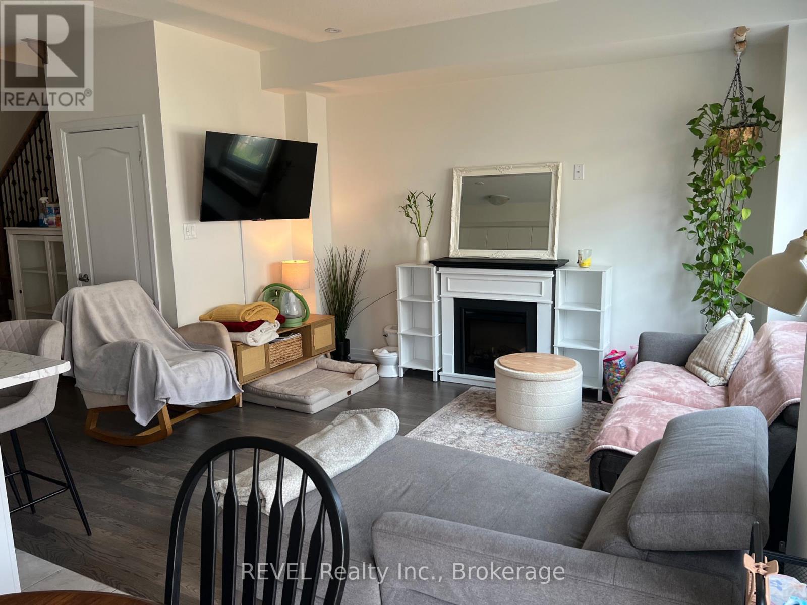 118 Varsity Drive, Welland, Ontario  L3B 0N3 - Photo 2 - X13637304