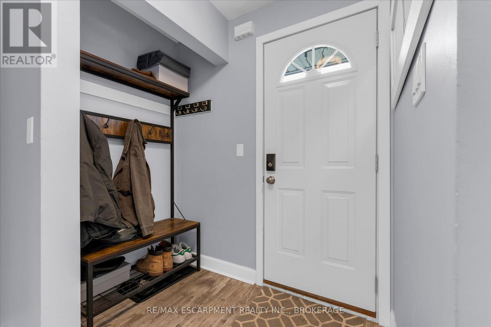 301 - 5 Viking Court, Grimsby, Ontario  L3M 3T8 - Photo 4 - X13638770