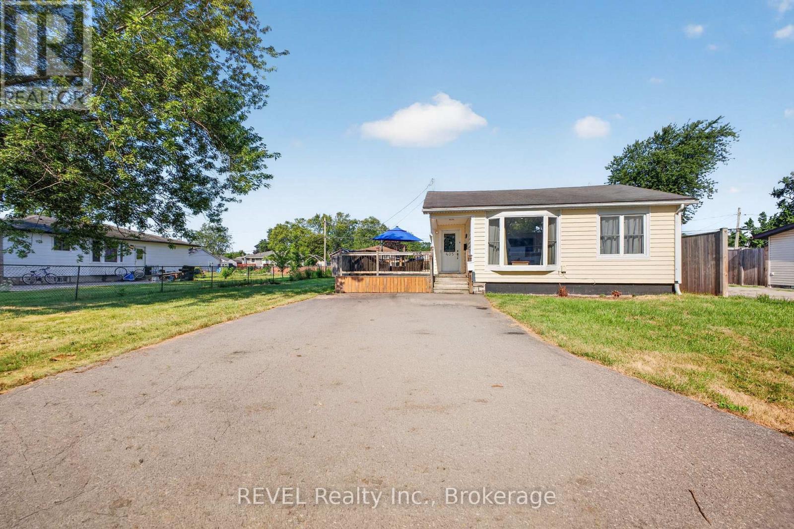 435 Grandview Road, Fort Erie, Ontario  L2A 4T6 - Photo 2 - X13640992