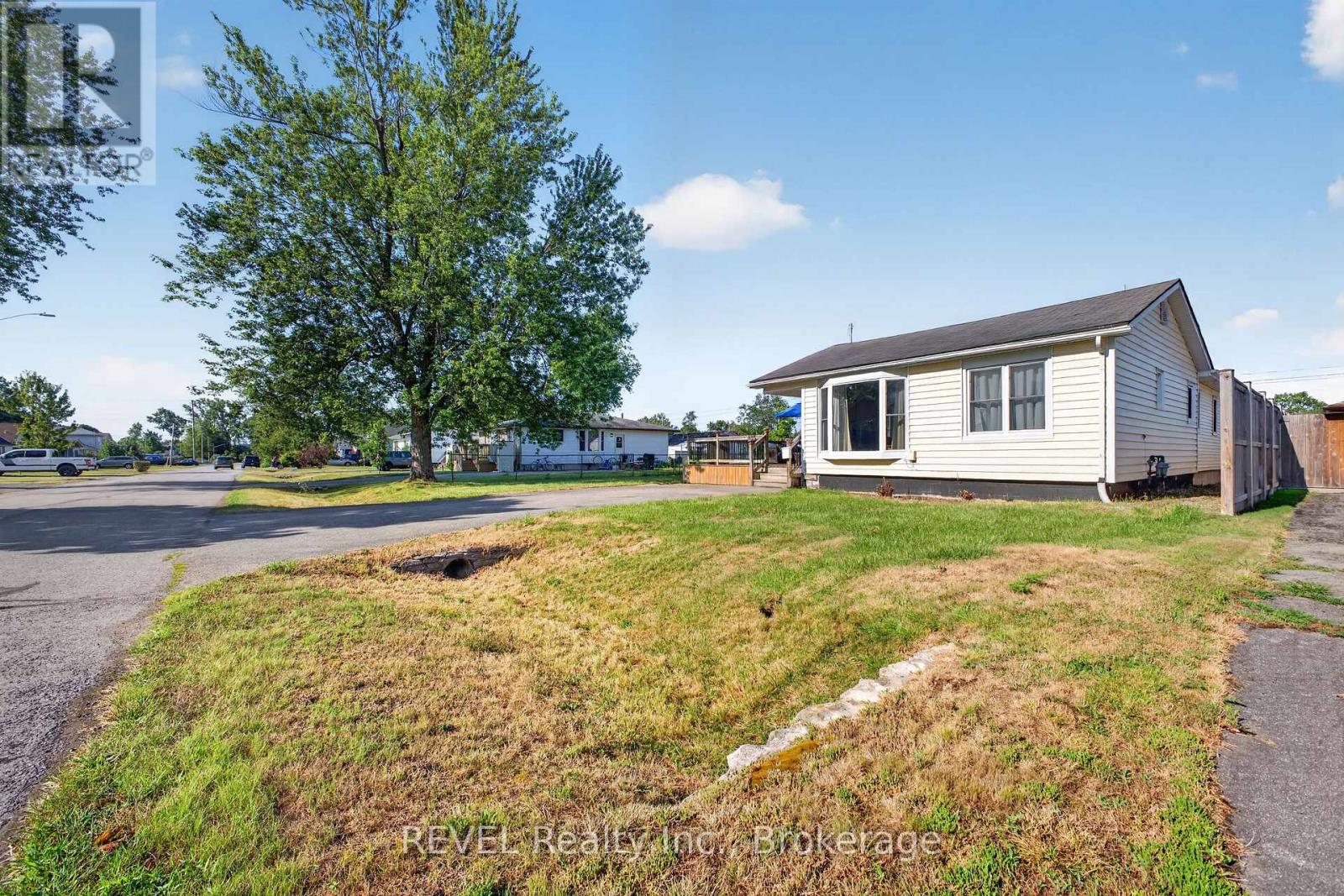 435 Grandview Road, Fort Erie, Ontario  L2A 4T6 - Photo 3 - X13640992
