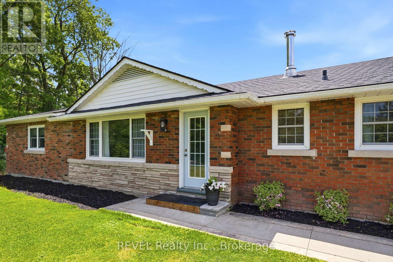 8238 Concession 5 Road, West Lincoln, Ontario  L0R 1E0 - Photo 2 - X13642932