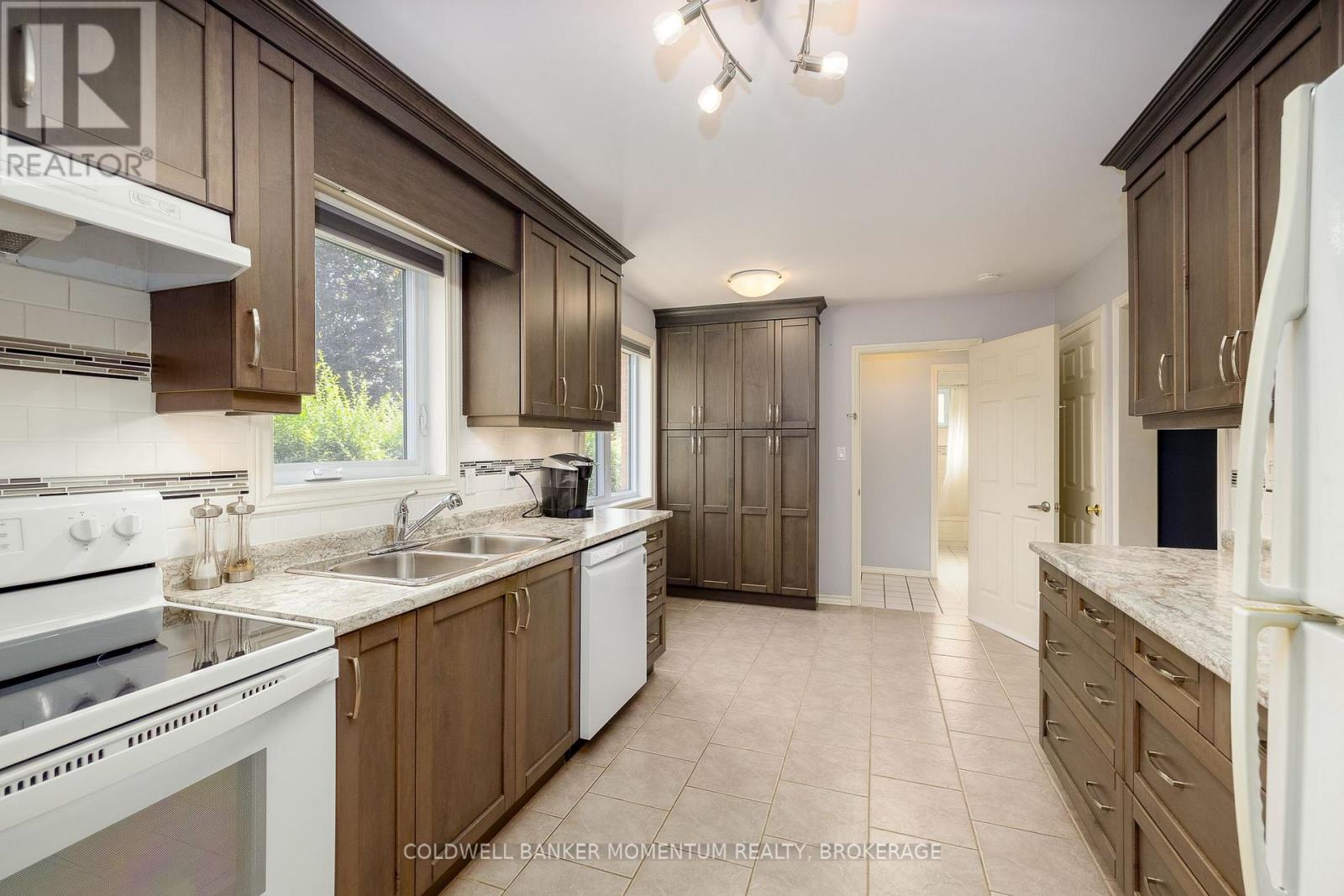 212 Livingston Avenue, Grimsby, Ontario  L3M 4V8 - Photo 14 - X13643170