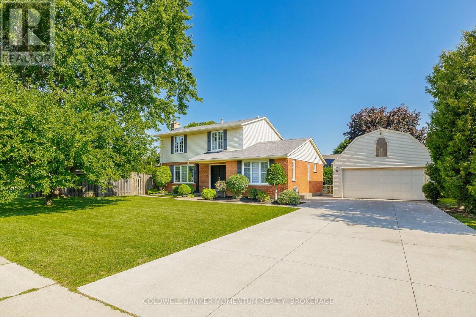 212 Livingston Avenue, Grimsby, Ontario  L3M 4V8 - Photo 2 - X13643170