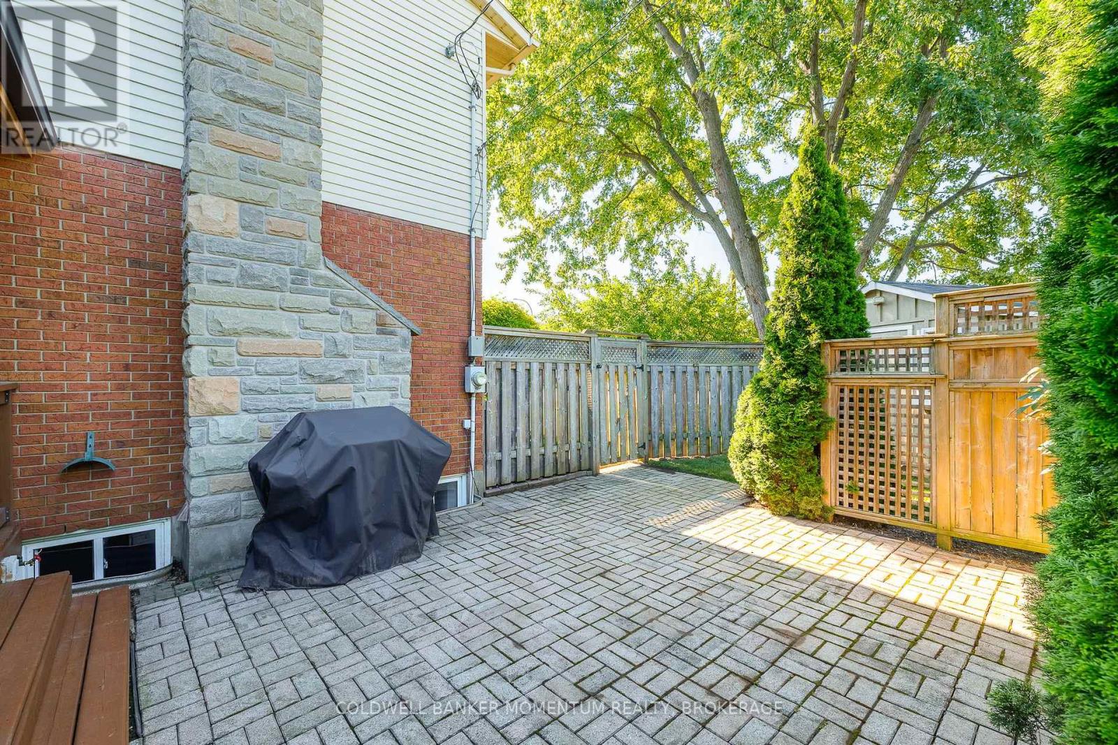 212 Livingston Avenue, Grimsby, Ontario  L3M 4V8 - Photo 40 - X13643170