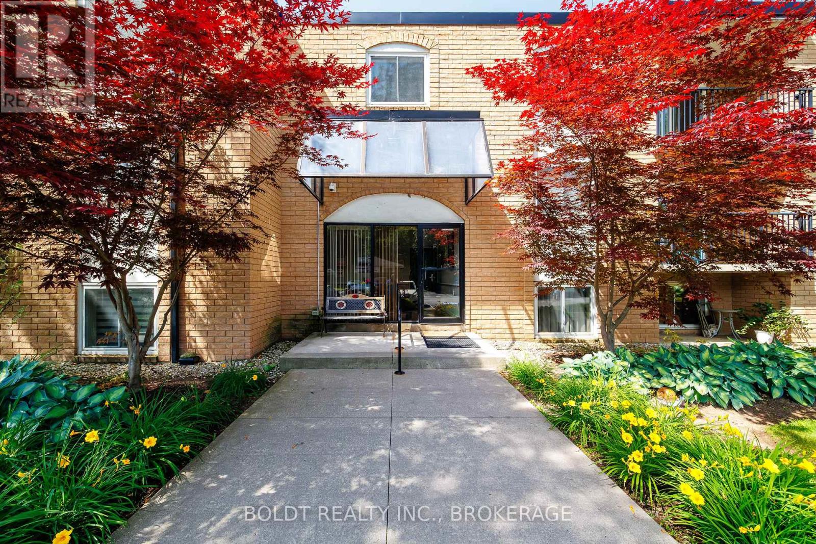 210 - 6 Westlake Lane, St. Catharines, Ontario  L2N 5S3 - Photo 2 - X13643668
