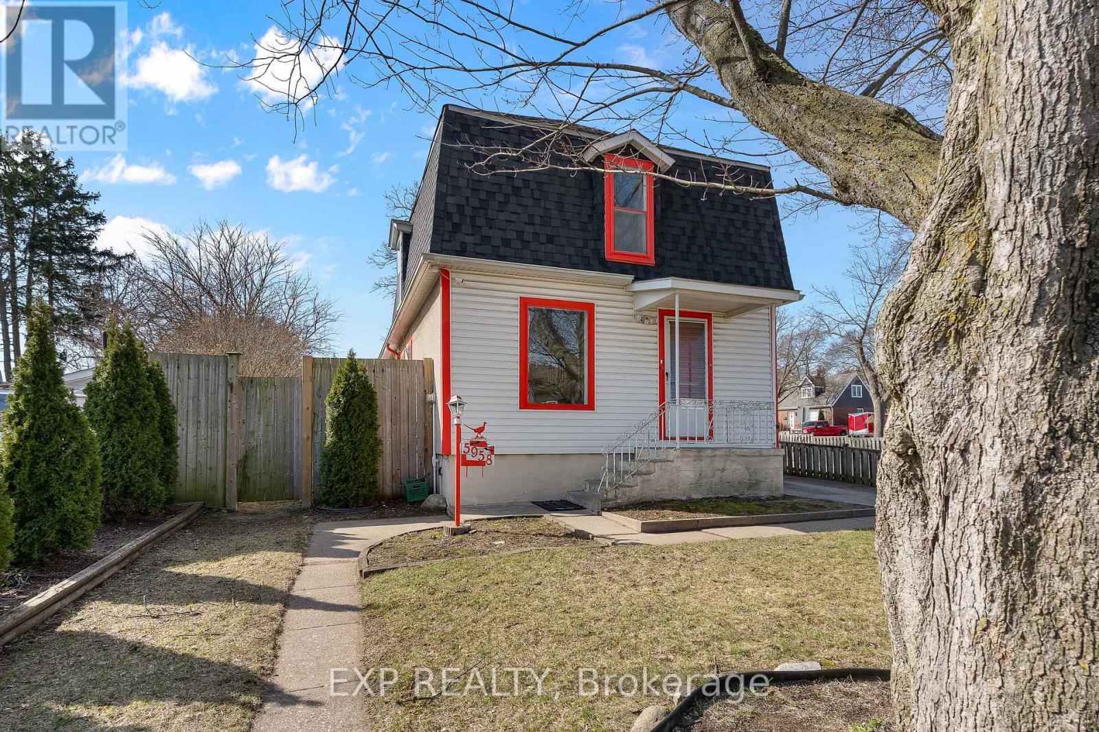 5958 Summer Street, Niagara Falls, Ontario  L2G 1M3 - Photo 2 - X13643720