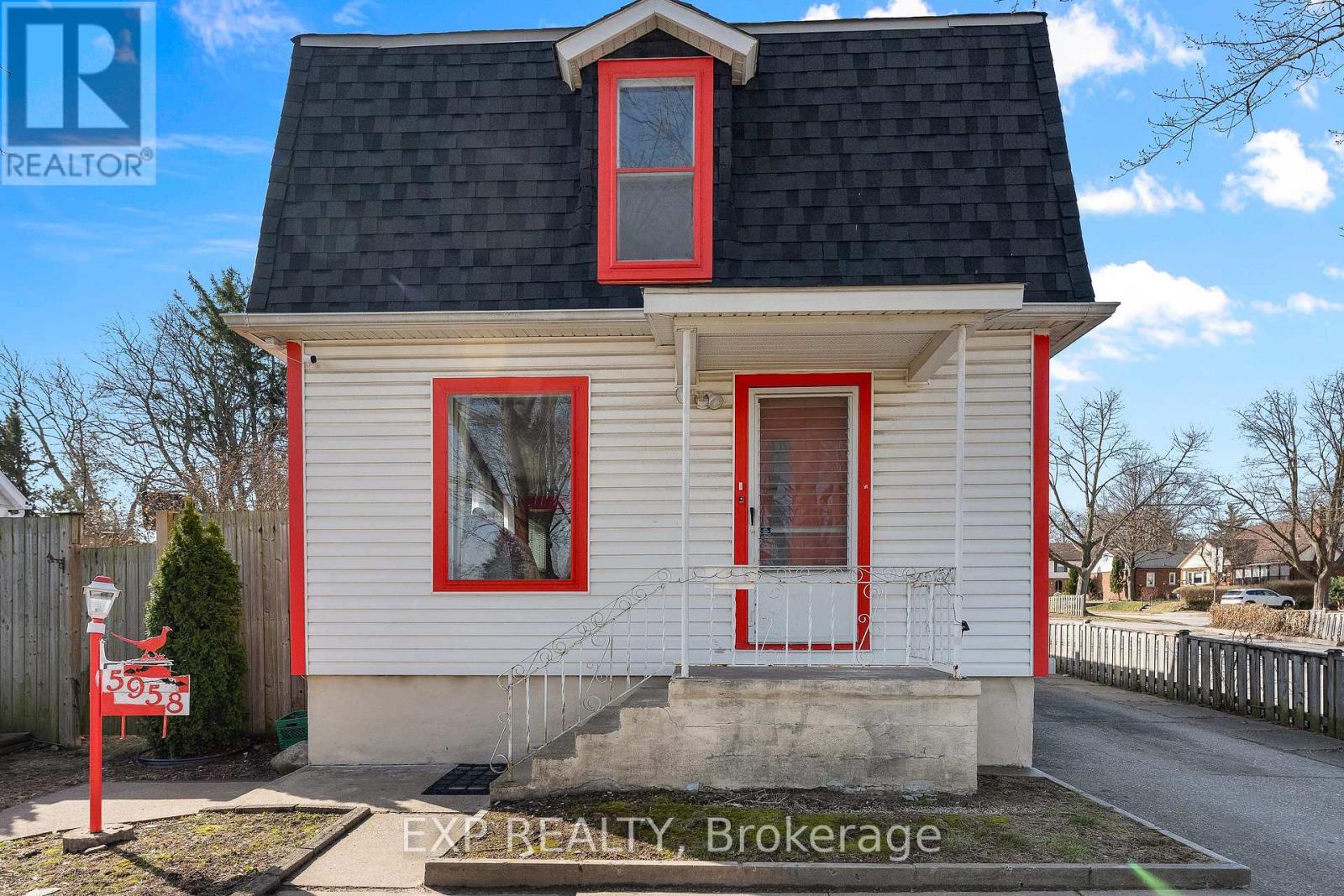 5958 Summer Street, Niagara Falls, Ontario  L2G 1M3 - Photo 3 - X13643720