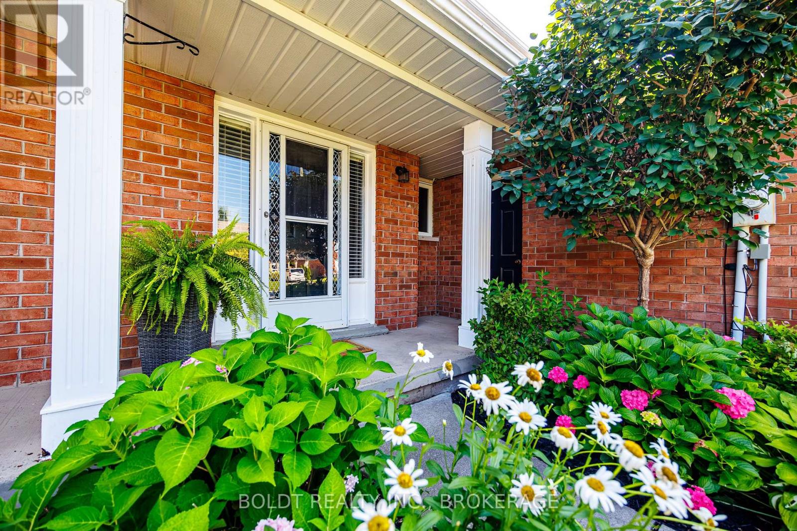 86 DEVINE CRESCENT, Thorold, Ontario