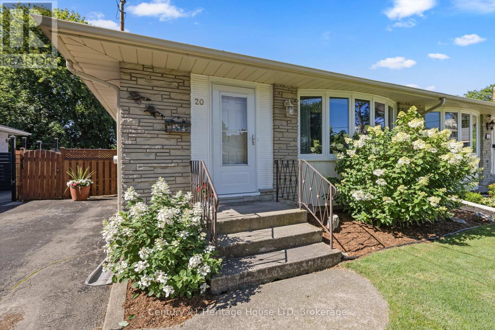 20 Cypress Street, St. Catharines, Ontario  L2N 4L9 - Photo 2 - X13645486