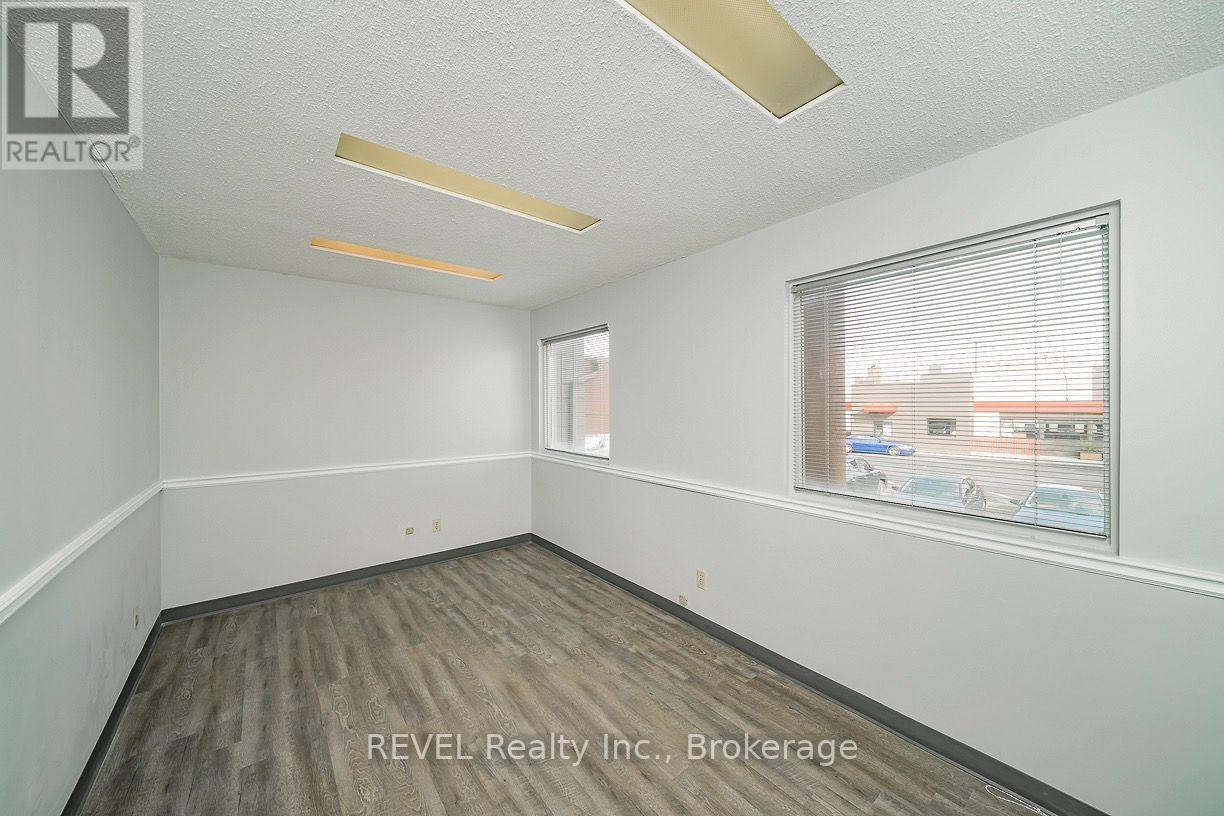 1 - 437 Welland Avenue, St. Catharines, Ontario  L2M 5V2 - Photo 4 - X13646444