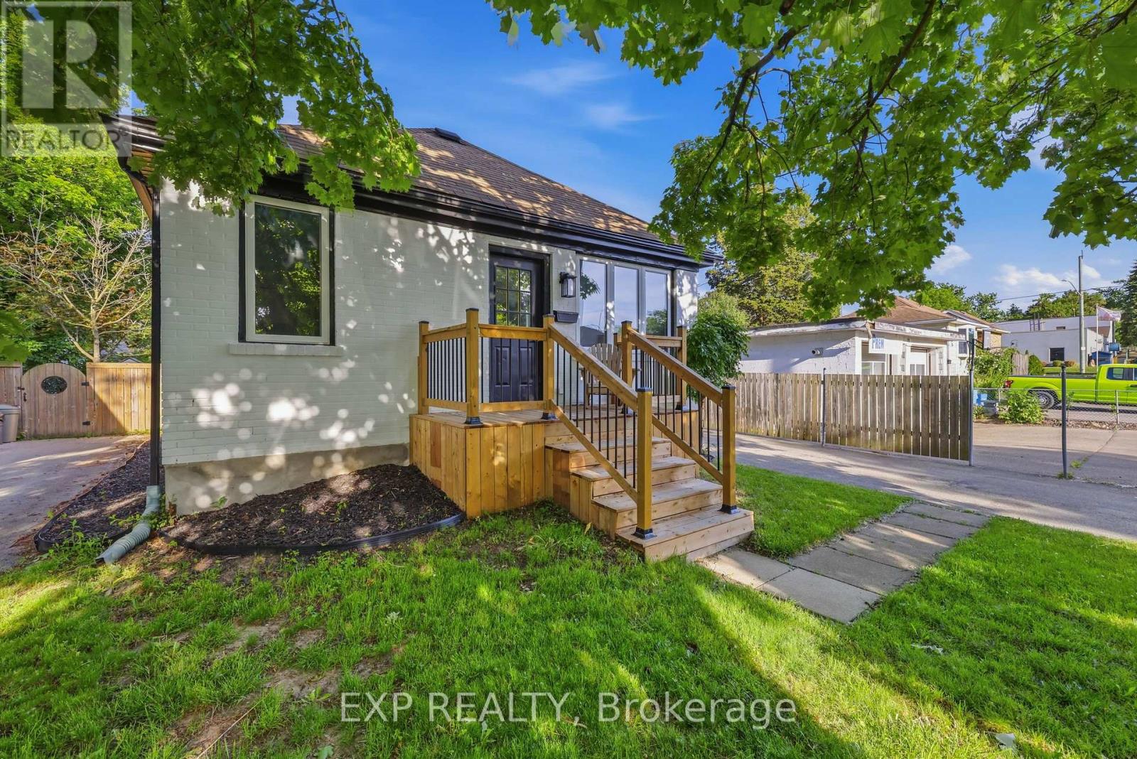 70 MACKAY AVENUE, London South, Ontario