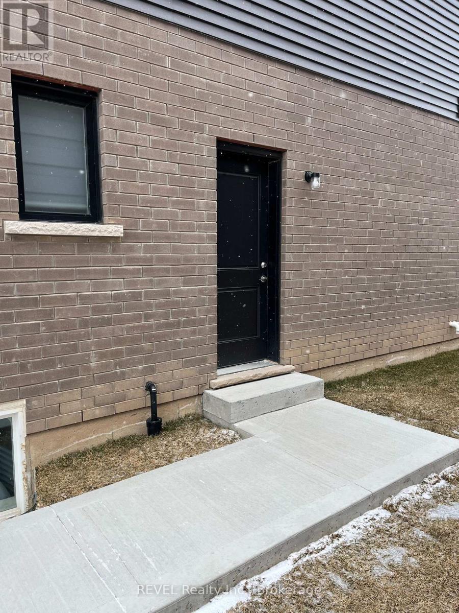 Lower Unit - 84 Acacia Road, Pelham, Ontario  L0S 1E1 - Photo 2 - X13648452