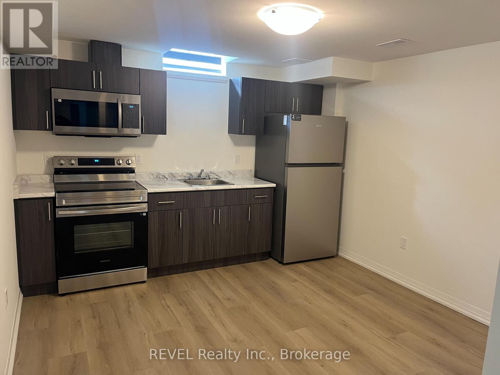 Lower Unit - 84 Acacia Road, Pelham, Ontario  L0S 1E1 - Photo 3 - X13648452