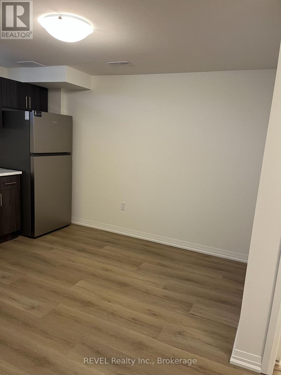 Lower Unit - 84 Acacia Road, Pelham, Ontario  L0S 1E1 - Photo 4 - X13648452