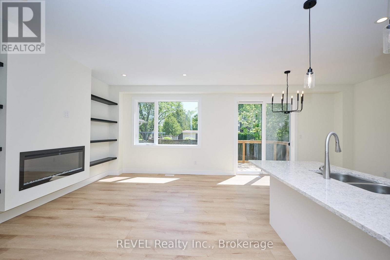 Upper Unit - 4650 Belfast Avenue, Niagara Falls, Ontario  L2E 4G3 - Photo 4 - X13649240