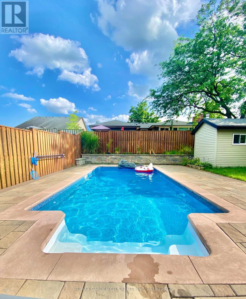4022 Bush Crescent, Lincoln, Ontario  L3J 0H2 - Photo 3 - X13649548