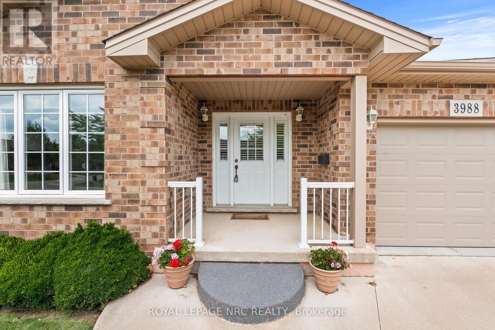 3988 Sunset Lane, Lincoln, Ontario  L0R 2C0 - Photo 2 - X13650560