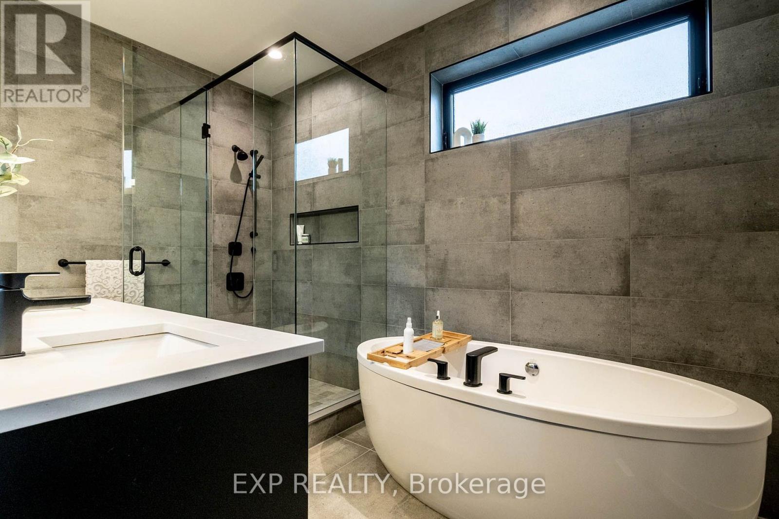 8889 Angie Drive, Niagara Falls, Ontario  L2H 3W8 - Photo 7 - X13650676