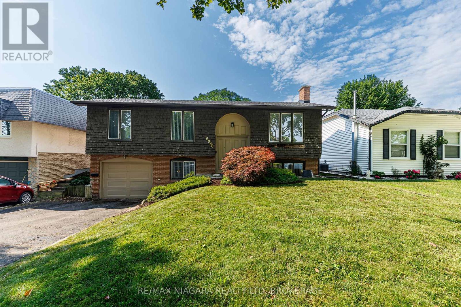 6980 Dolphin Street, Niagara Falls, Ontario  L2E 6Y2 - Photo 2 - X13651378