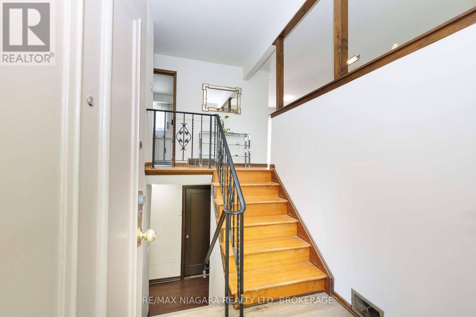 6980 Dolphin Street, Niagara Falls, Ontario  L2E 6Y2 - Photo 21 - X13651378