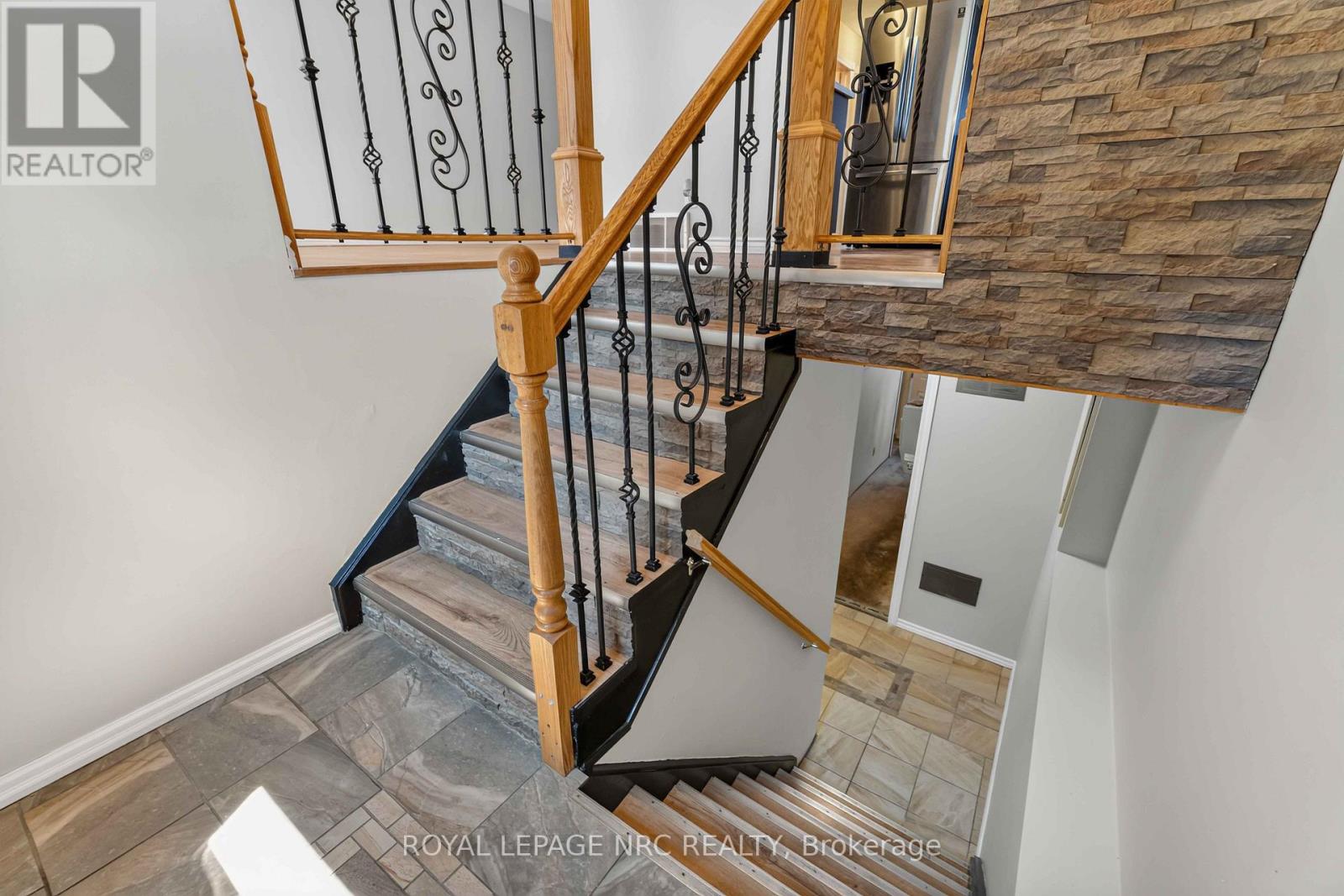 4 Saturn Road, Port Colborne, Ontario  L3K 6B2 - Photo 3 - X13651434